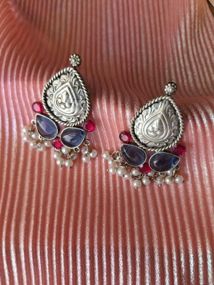 BLUE & RED MISHIKA SILVER POLISHED DANGLER