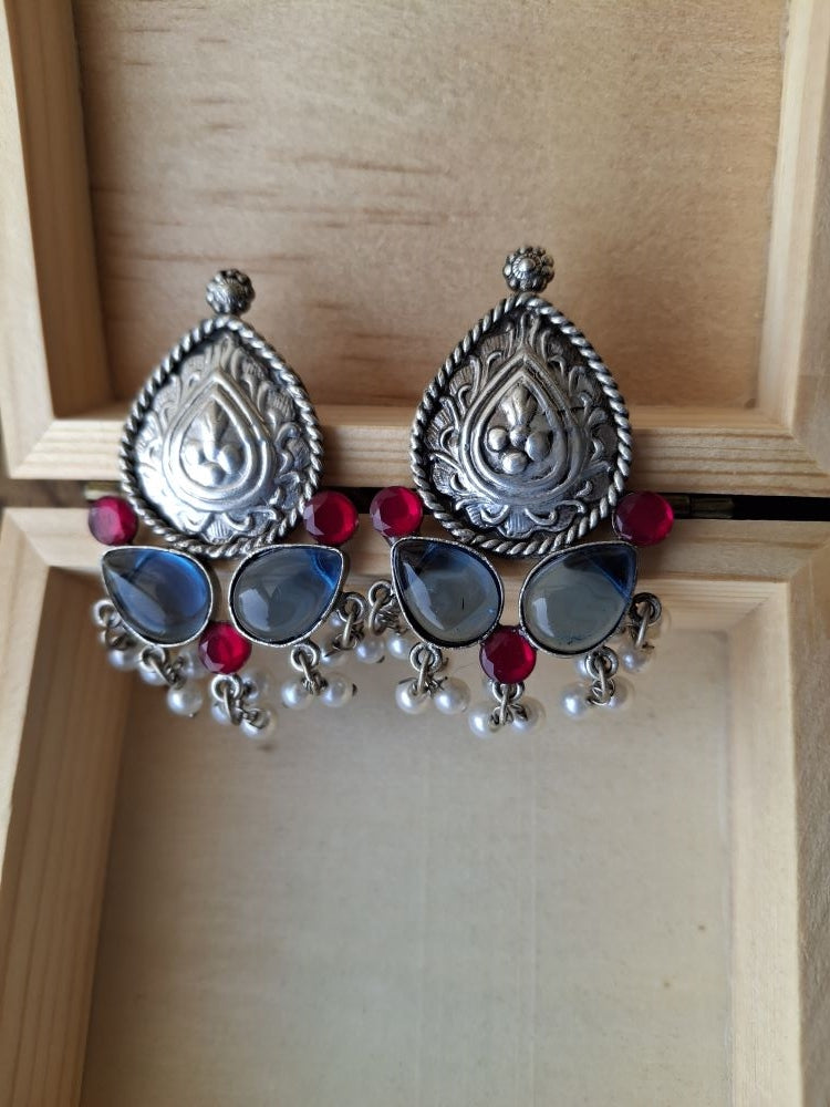 BLUE & RED MISHIKA SILVER POLISHED DANGLER