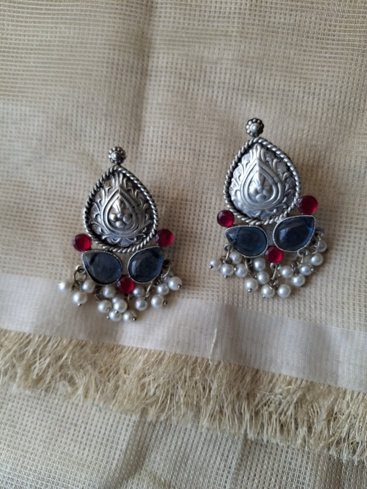 BLUE & RED MISHIKA SILVER POLISHED DANGLER