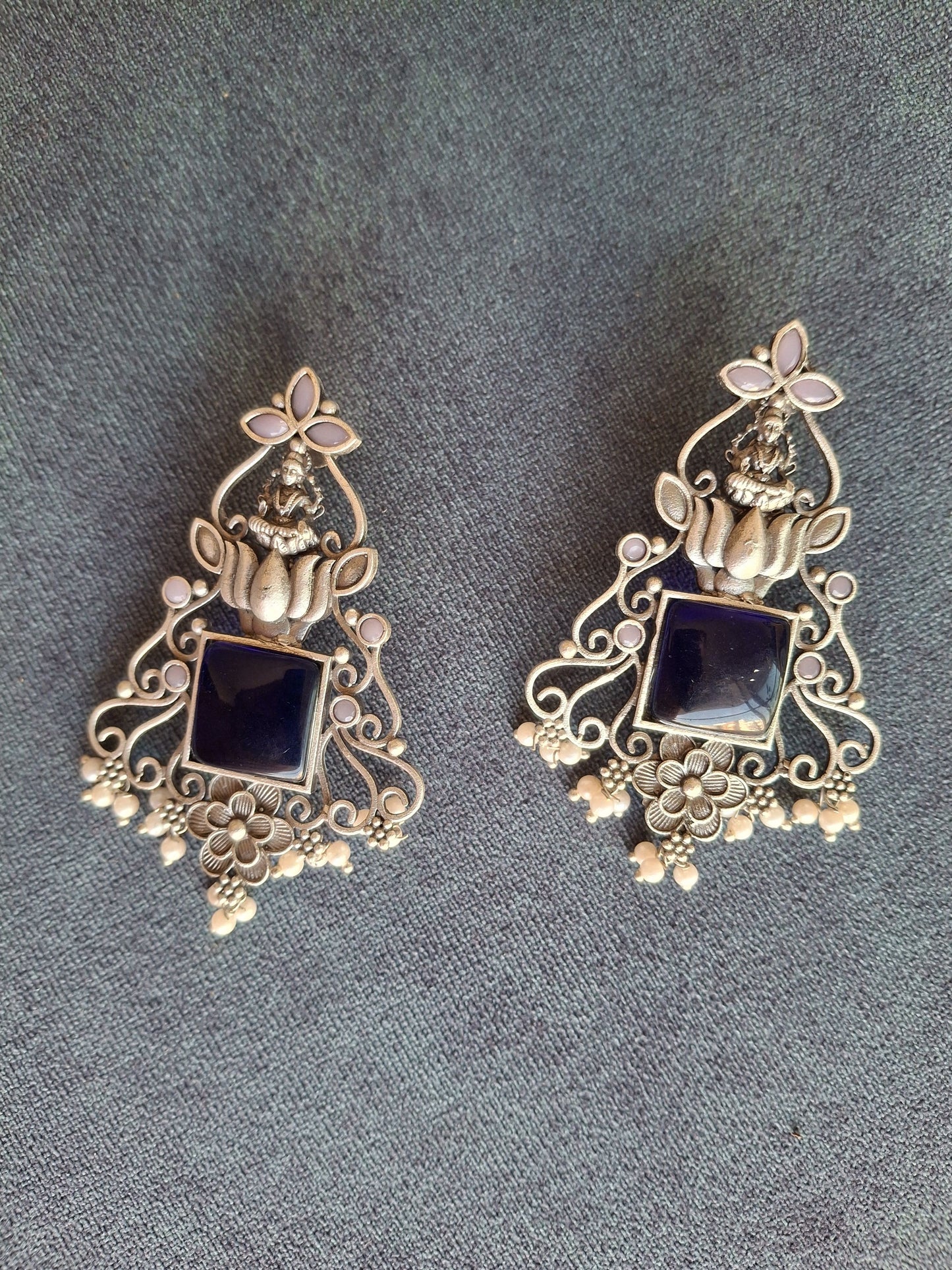 NAVY BLUE KIARA SILVER DANGLER
