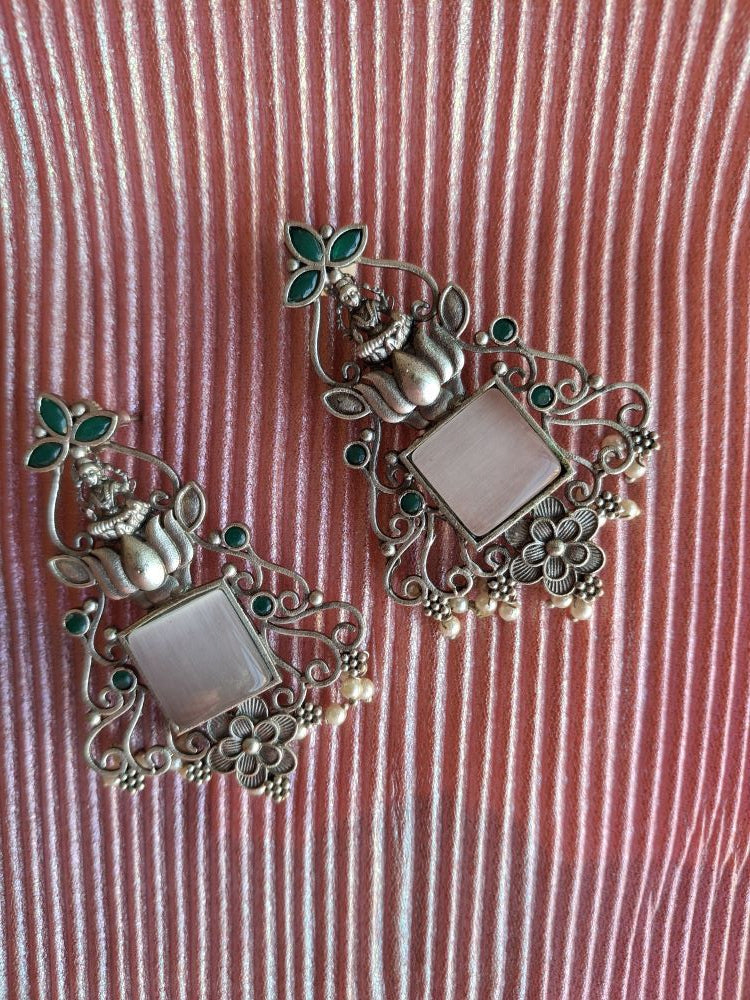 WHITE KIARA SILVER DANGLER