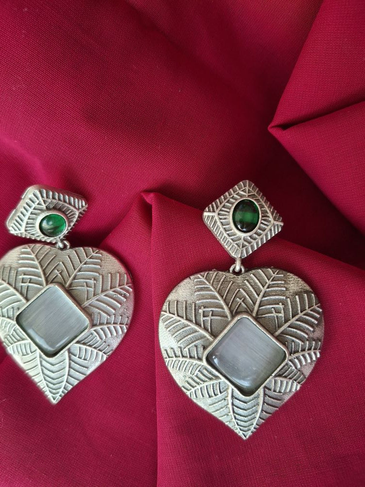 WHITE IRA SILVER DANGLER