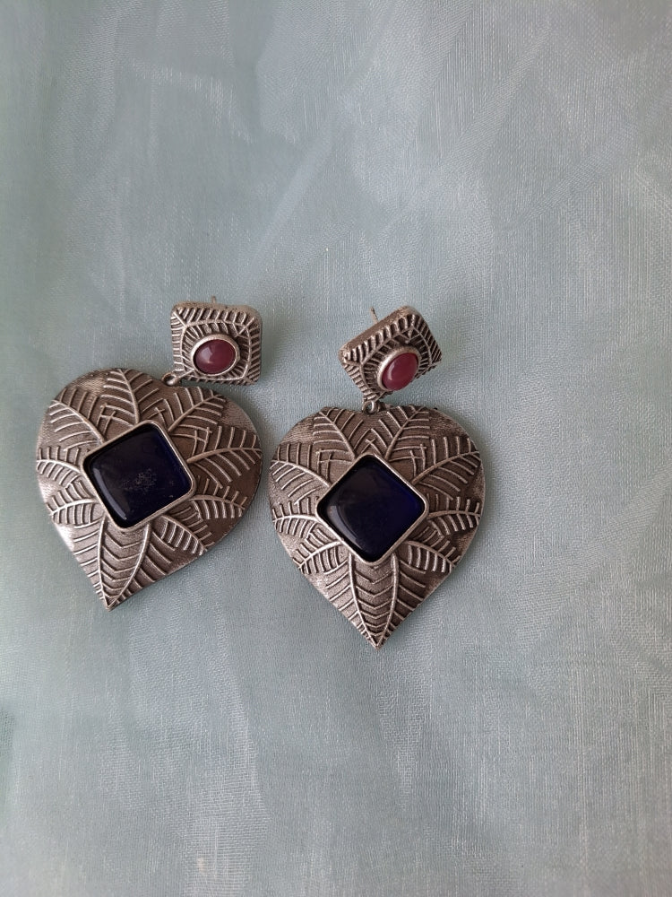 NAVY BLUE IRA SILVER POLISHED DANGLER