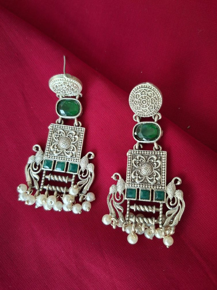 EMERALD ARIKA SILVER POLISHED DANGLER