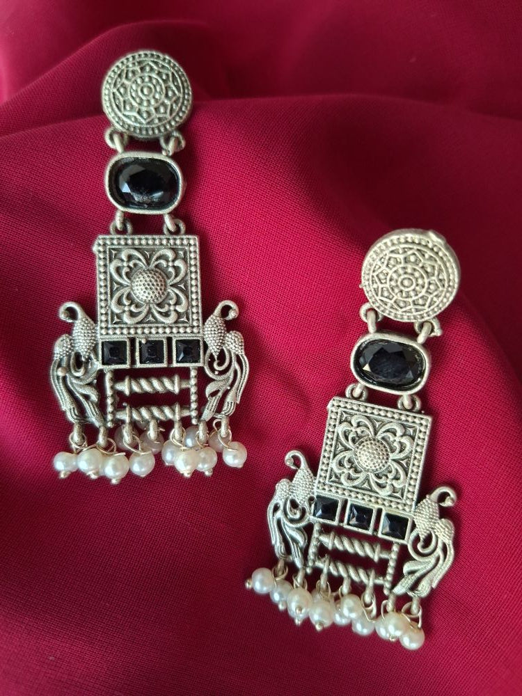 BLACK ARIKA SILVER POLISHED DANGLERS