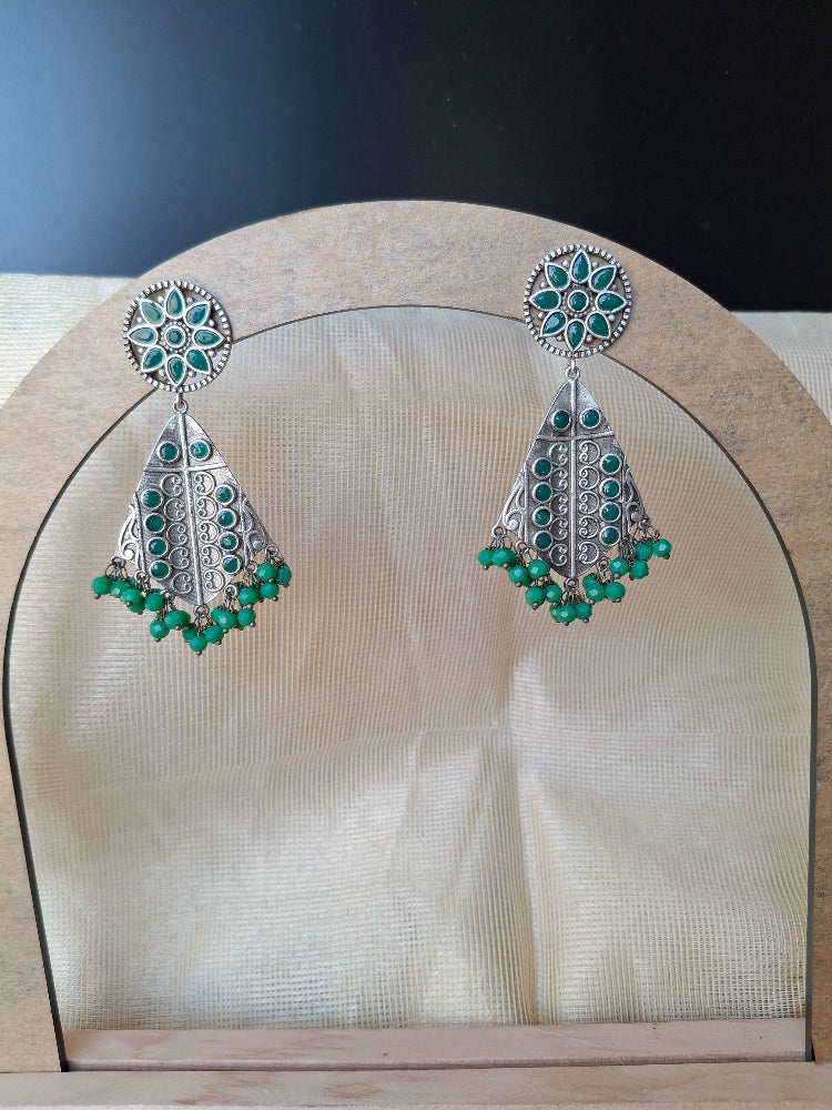 EMERALD KAVYA SILVER POLISHED DANGLER