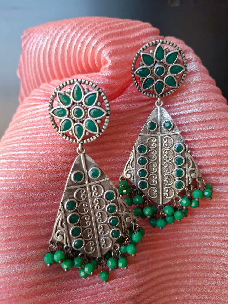 EMERALD KAVYA SILVER POLISHED DANGLER