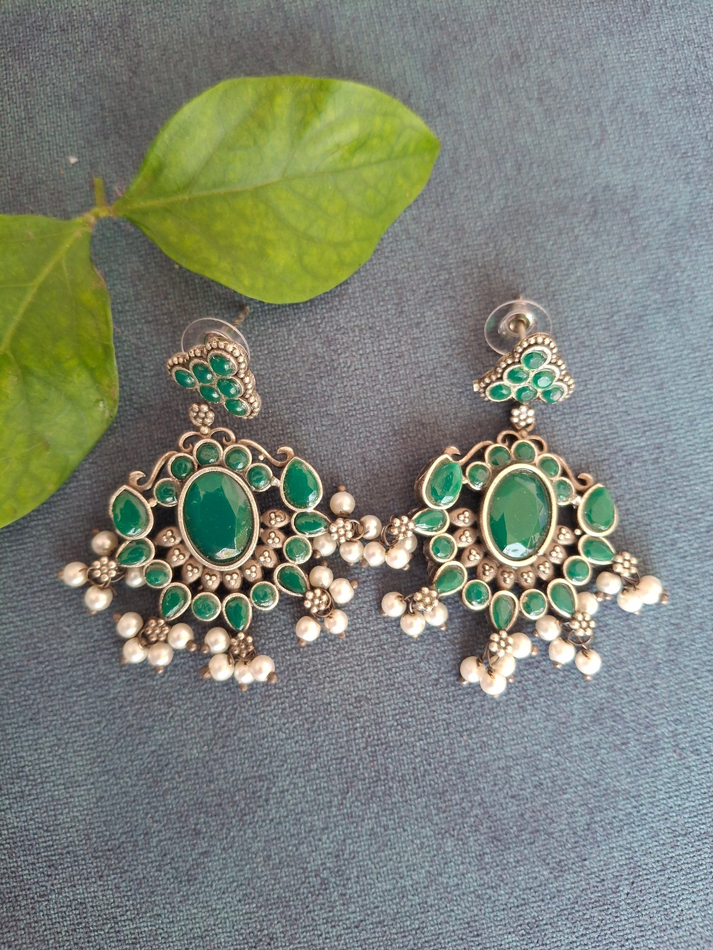 EMERALD ISHANVI SILVER POLISHED DANGLER