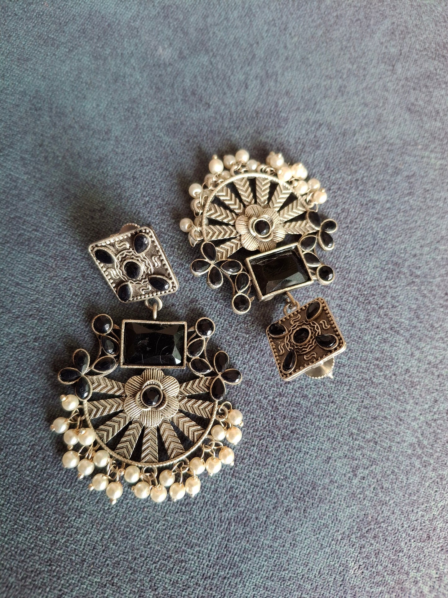 BLACK JISHA SILVER POLISHED DANGLERS