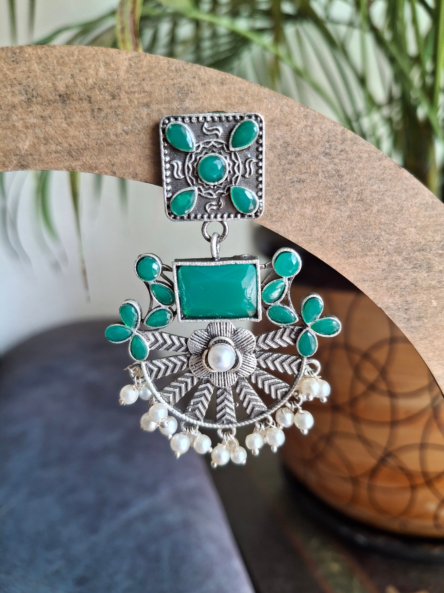 EMERALD JISHA SILVER POLISHED DANGLERS