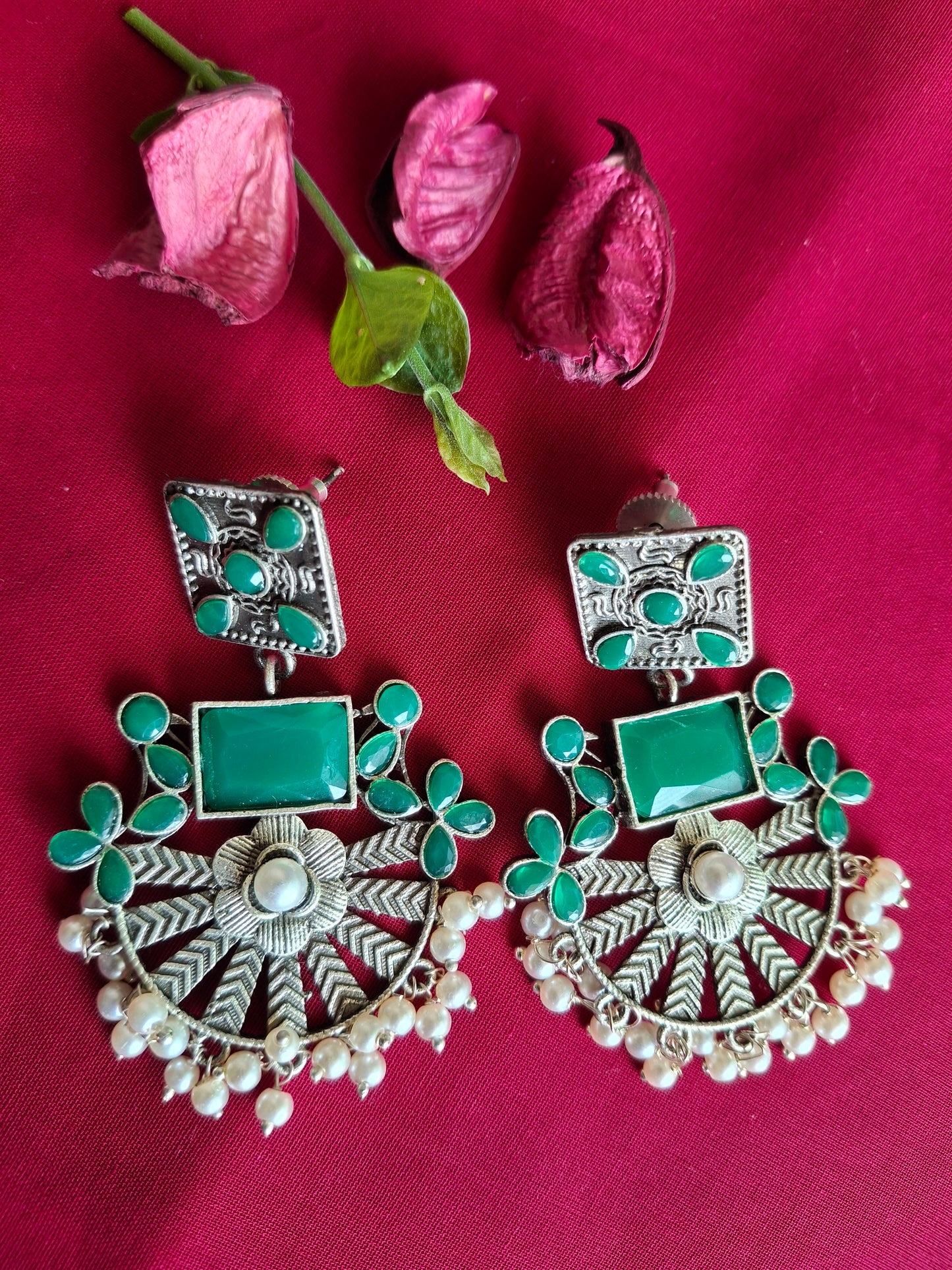 EMERALD JISHA SILVER POLISHED DANGLERS