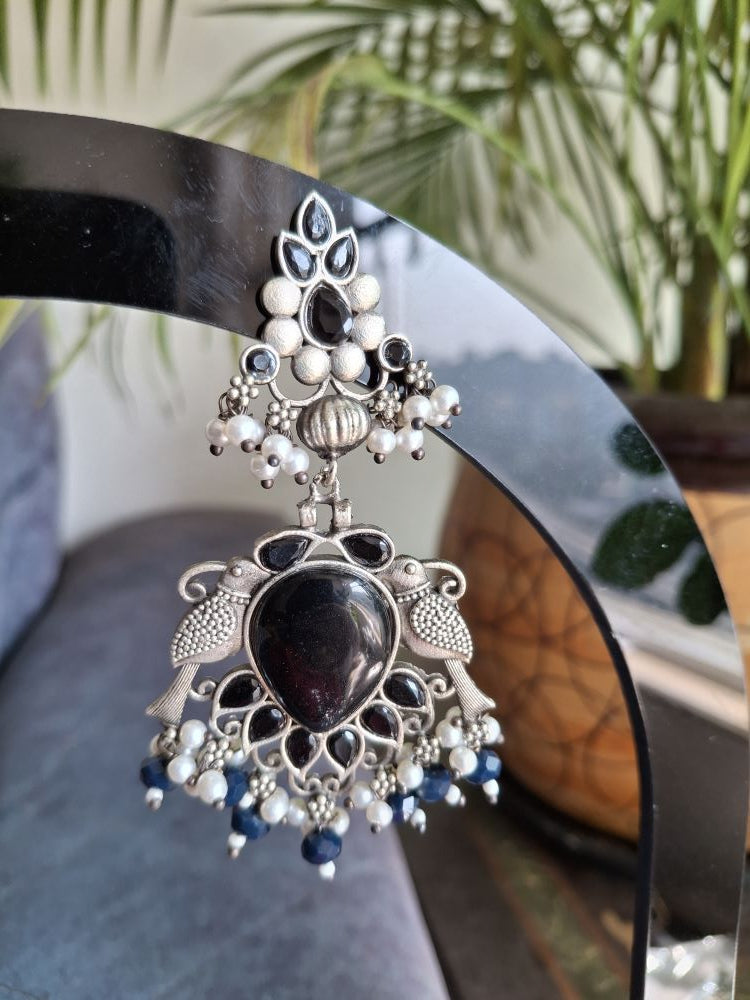 BLACK KYARA SILVER POLISHED DANGLER
