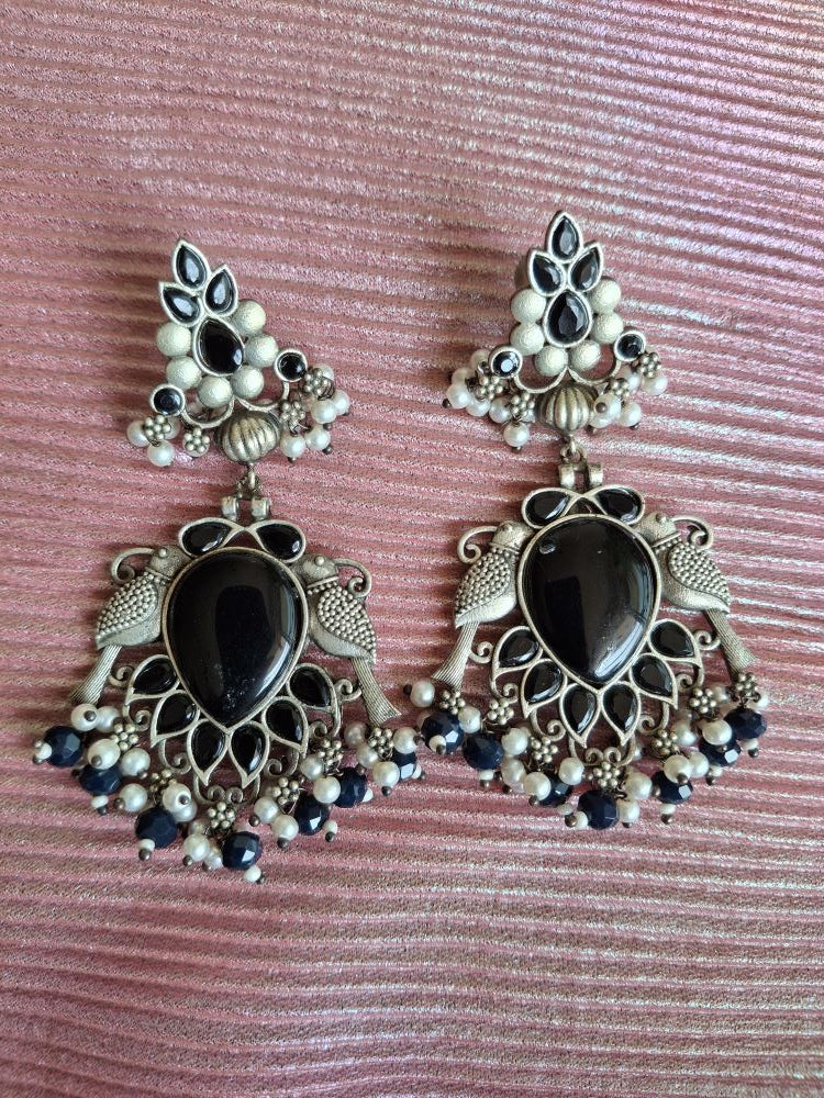 BLACK KYARA SILVER POLISHED DANGLER