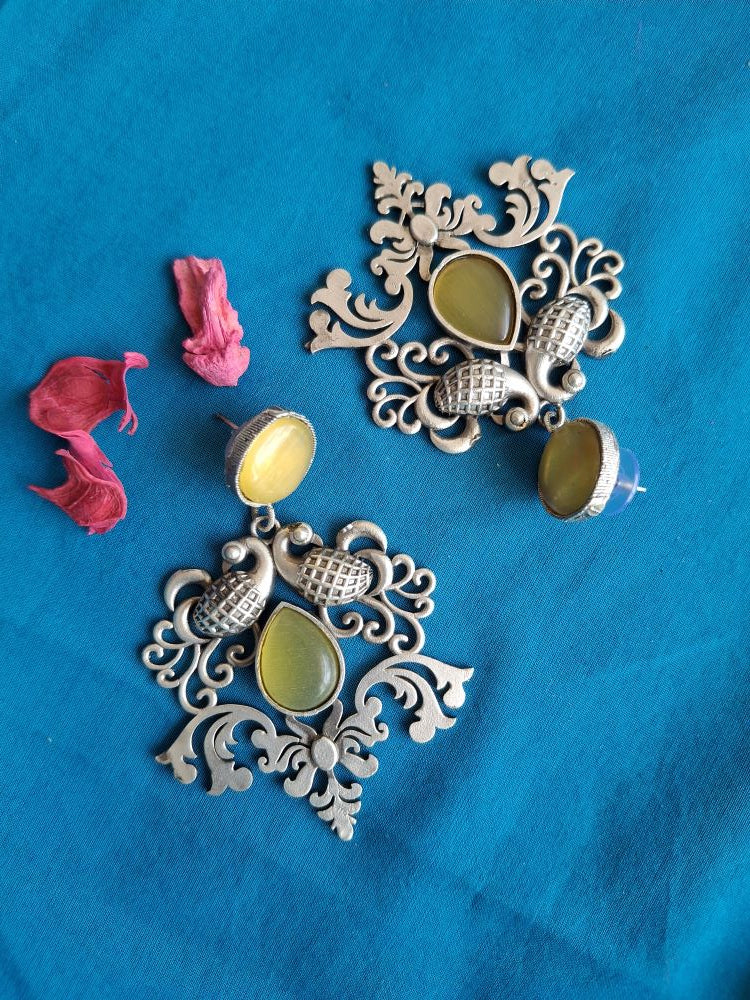 LEMON YELLOW KINA SILVER DANGLER