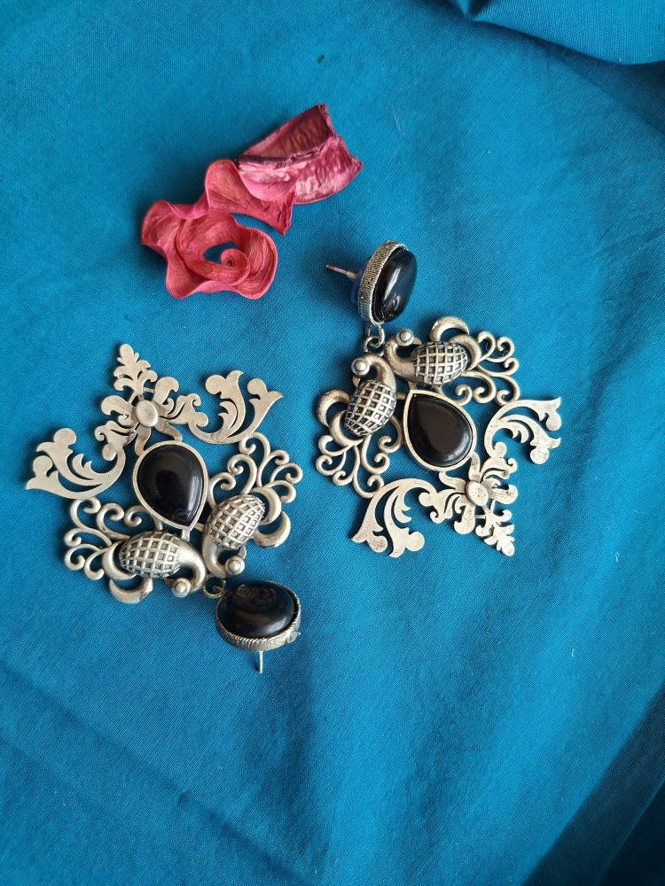 BLACK KINA SILVER POLISHED DANGLER