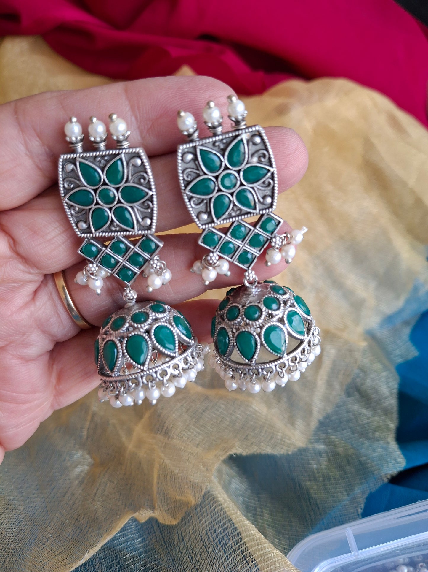EMERALD MAHIRA SILVER POLISHED JHUMKI