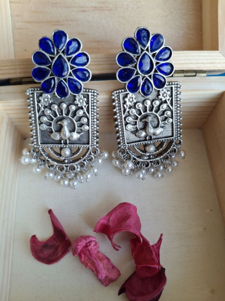 NAVY BLUE MAYRA SILVER POLISHED DANGLER