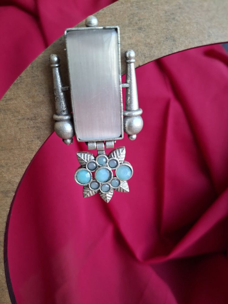 WHITE MISHITA SILVER POLISH DANGLER