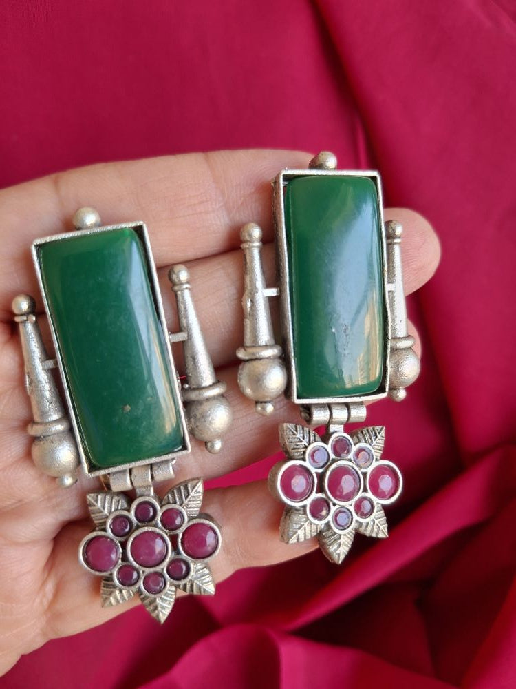 EMERALD MISHITA SILVER POLISHED DANGLER