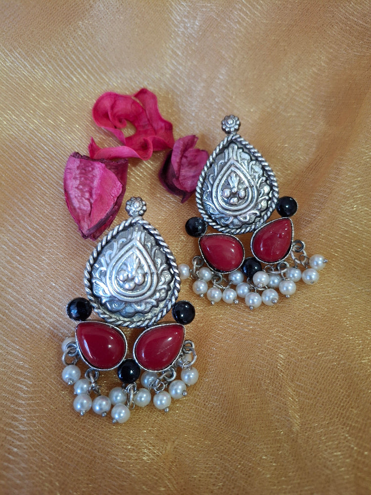 RED & BLACK MISHIKA SILVER DANGLER