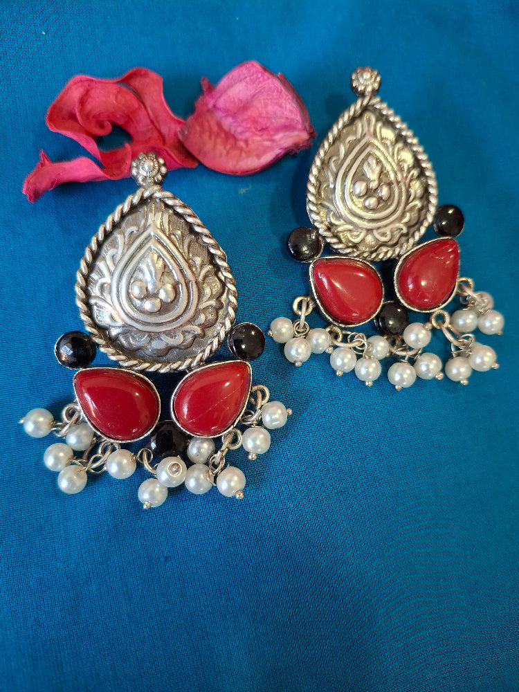 RED & BLACK MISHIKA SILVER DANGLER