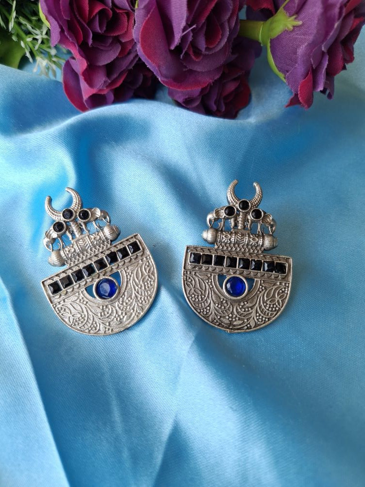 BLACK SHREENIKA SILVER DANGLER
