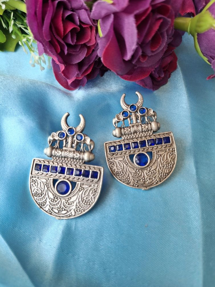 NAVY BLUE SHREENIKA SILVER DANGLER