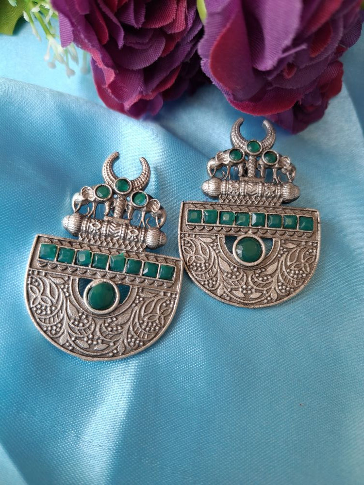 EMERALD SHREENIKA SILVER DANGLER