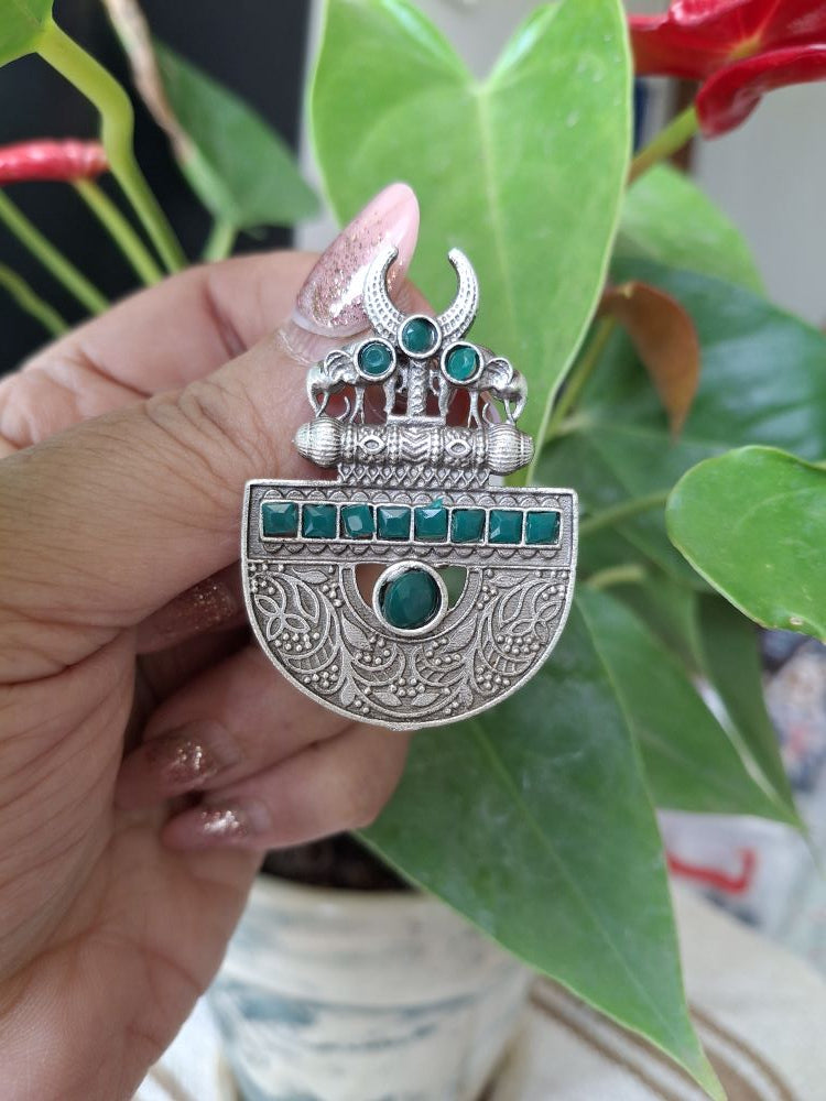 EMERALD SHREENIKA SILVER DANGLER