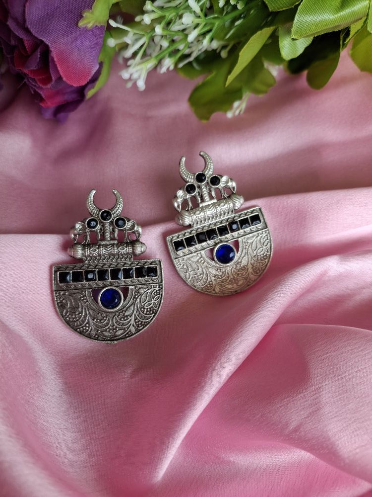 BLACK SHREENIKA SILVER DANGLER