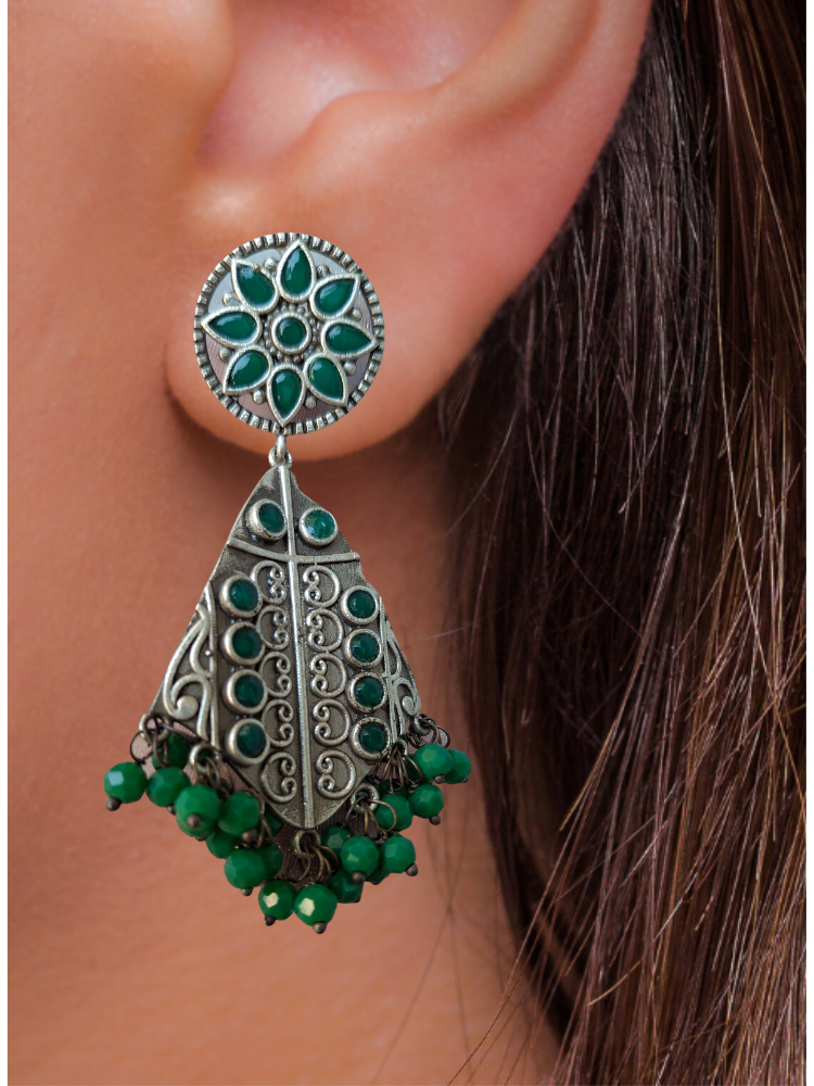 EMERALD KAVYA SILVER POLISHED DANGLER