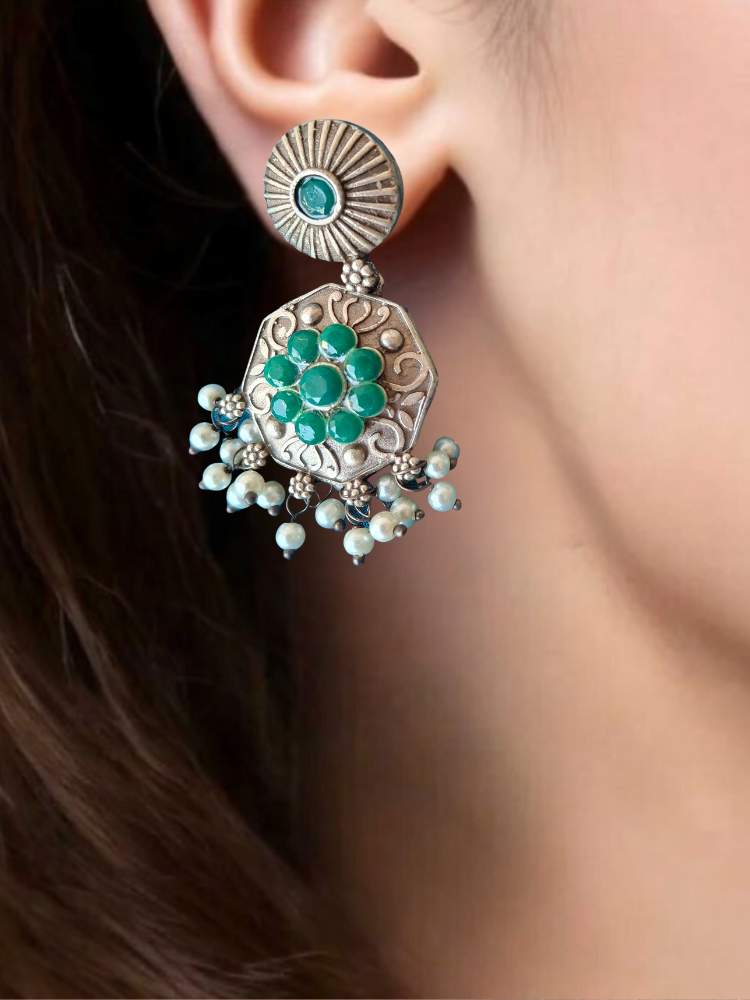 EMERALD KASHVI SILVER POLISHED DANGLER