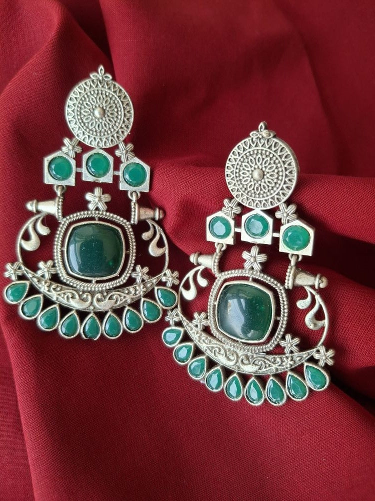 EMERALED HRITVI  SILVER  DANGLERS