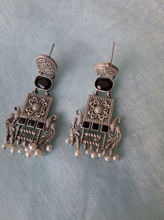 BLACK ARIKA SILVER POLISHED DANGLERS