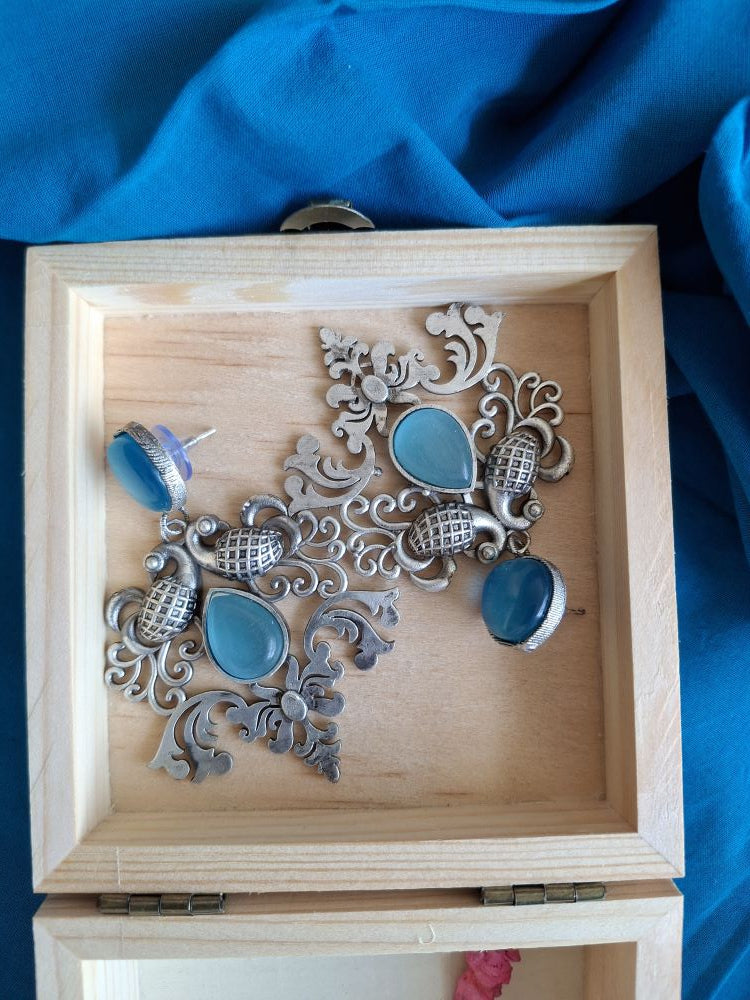 BLUE KINA SILVER POLISHED DANGLER