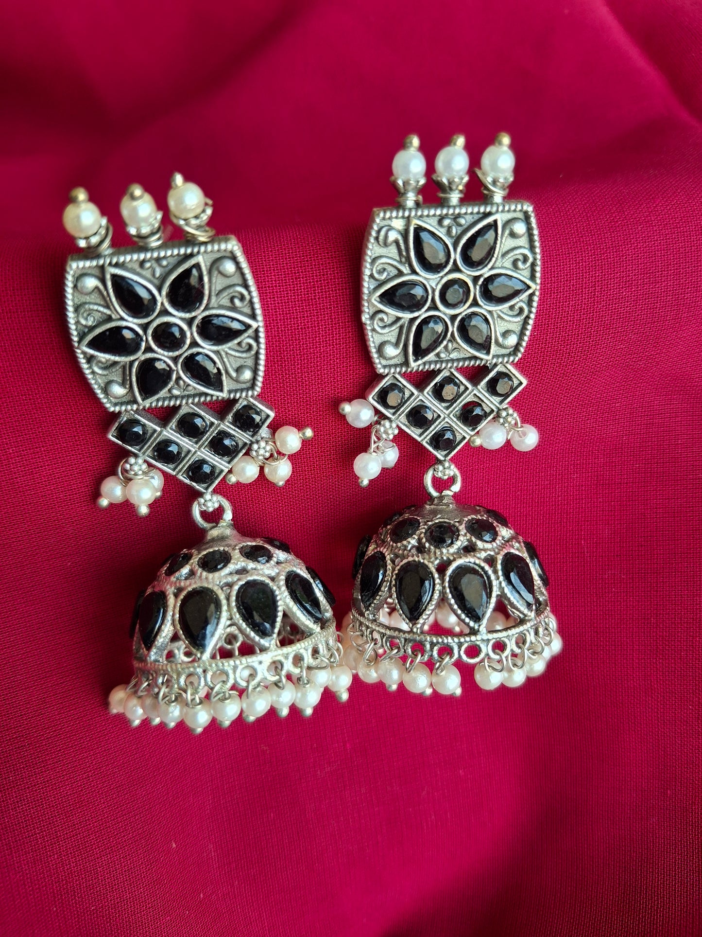 BLACK MAHIRA SILVER POLISHED JHUMKI