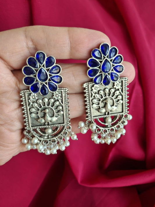 NAVY BLUE MAYRA SILVER POLISHED DANGLER