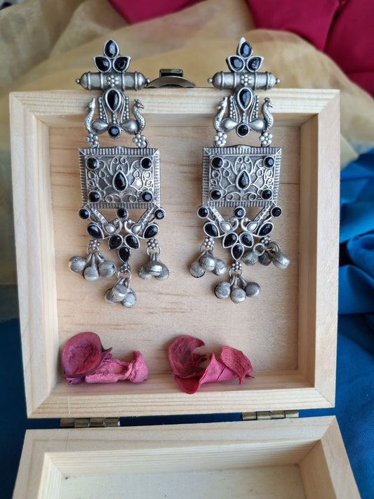 BLACK MAYRA SILVER POLISHED DANGLER