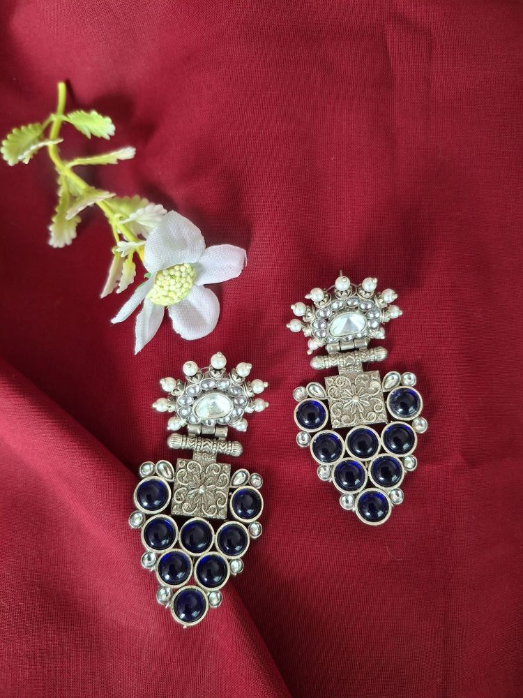 NAVY BLUE AMAYRA SILVER POLISHED DANGLER