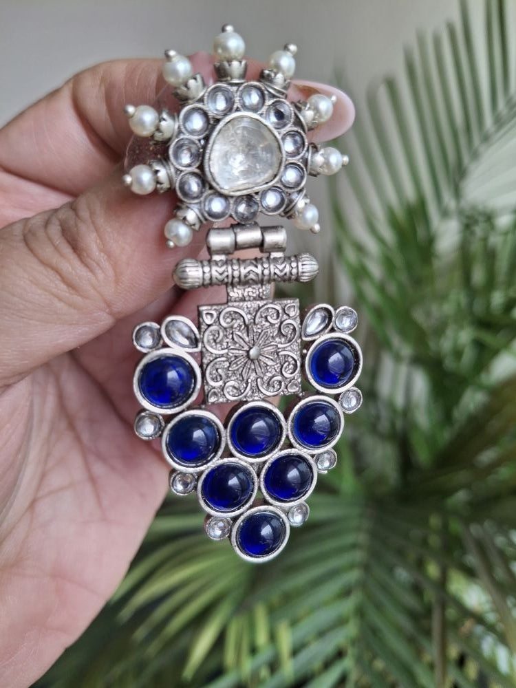 NAVY BLUE AMAYRA SILVER POLISHED DANGLER