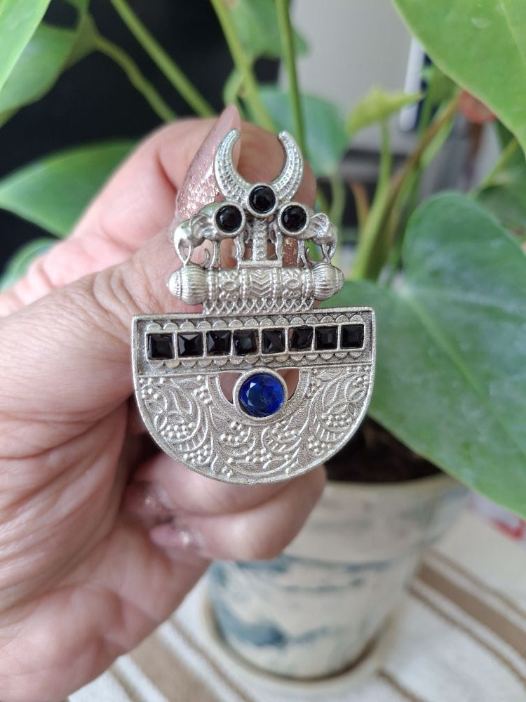 BLACK SHREENIKA SILVER DANGLER