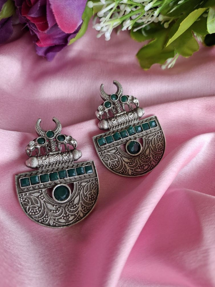 EMERALD SHREENIKA SILVER DANGLER